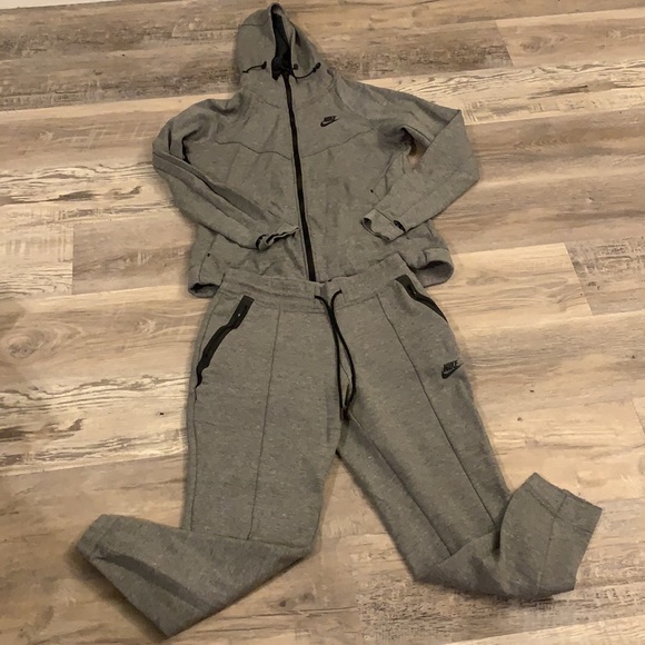 Nike Set large zip up jacket size large and medium joggers. Heather gray. ⚡️